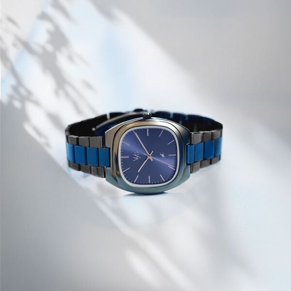 Fastrack Vyb Aviator blue dial metal strap watch