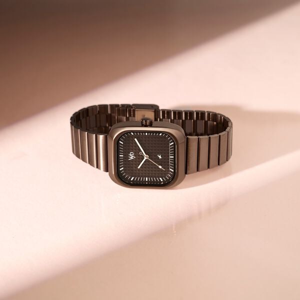 Fastrack Vyb Maverick brown dial metal strap watch